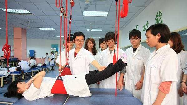 遵义初中生可以直接读卫生学校吗？